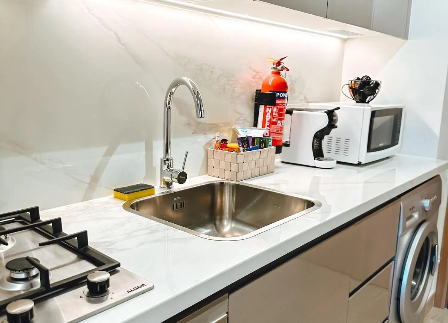 Premium Plus Studio Apartment - Nahe Downtown Dubai